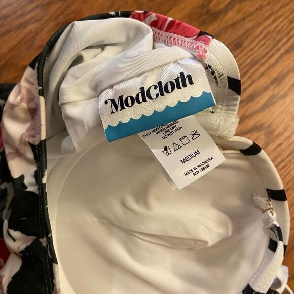 NEW ModCloth The Harper One-Piece Swimsuit Medium - Picture 4 of 7